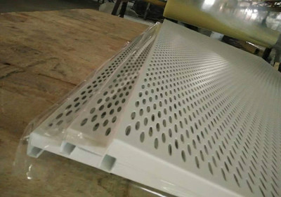 金屬鐵板廠家東風(fēng)啟辰白色微孔吊頂鍍鋅鋼板產(chǎn)品詳解